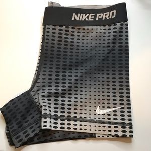 Nike Pro (Small)